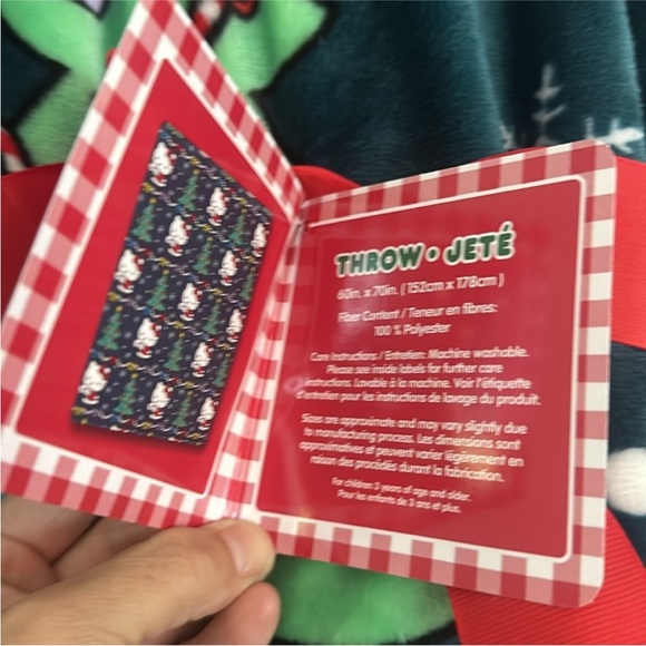 Hello Kitty Christmas throw NWT teal blue envelope blanket - Picture 4 of 5